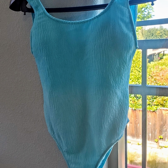 The Aruba Luxe Crinkle stretch one piece by Kenny Flowers - Picture 4 of 8